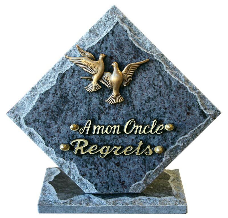 plaque funéraire granit avec envol d'oiseaux en bronze
