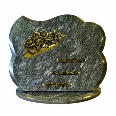 plaque funéraire belle rose dans la main